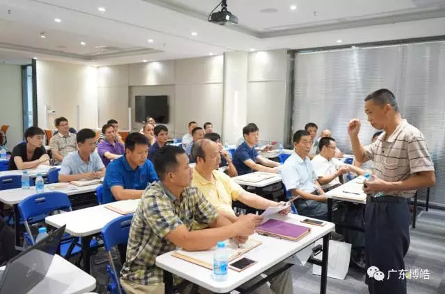 主講——原中國玻璃鋼協(xié)會技術研修的模具制作特聘講師、廣東博皓復合材料有限公司復合材料應用技術總顧問譚永枝老師