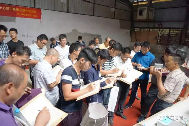 中國不飽和聚酯樹脂行業(yè)協(xié)會 華南玻璃鋼新技術交流培訓中心第三期玻璃鋼模具制作培訓班-11